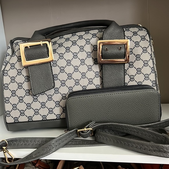 Fashion Handbag 🥰 - Picture 2 of 4